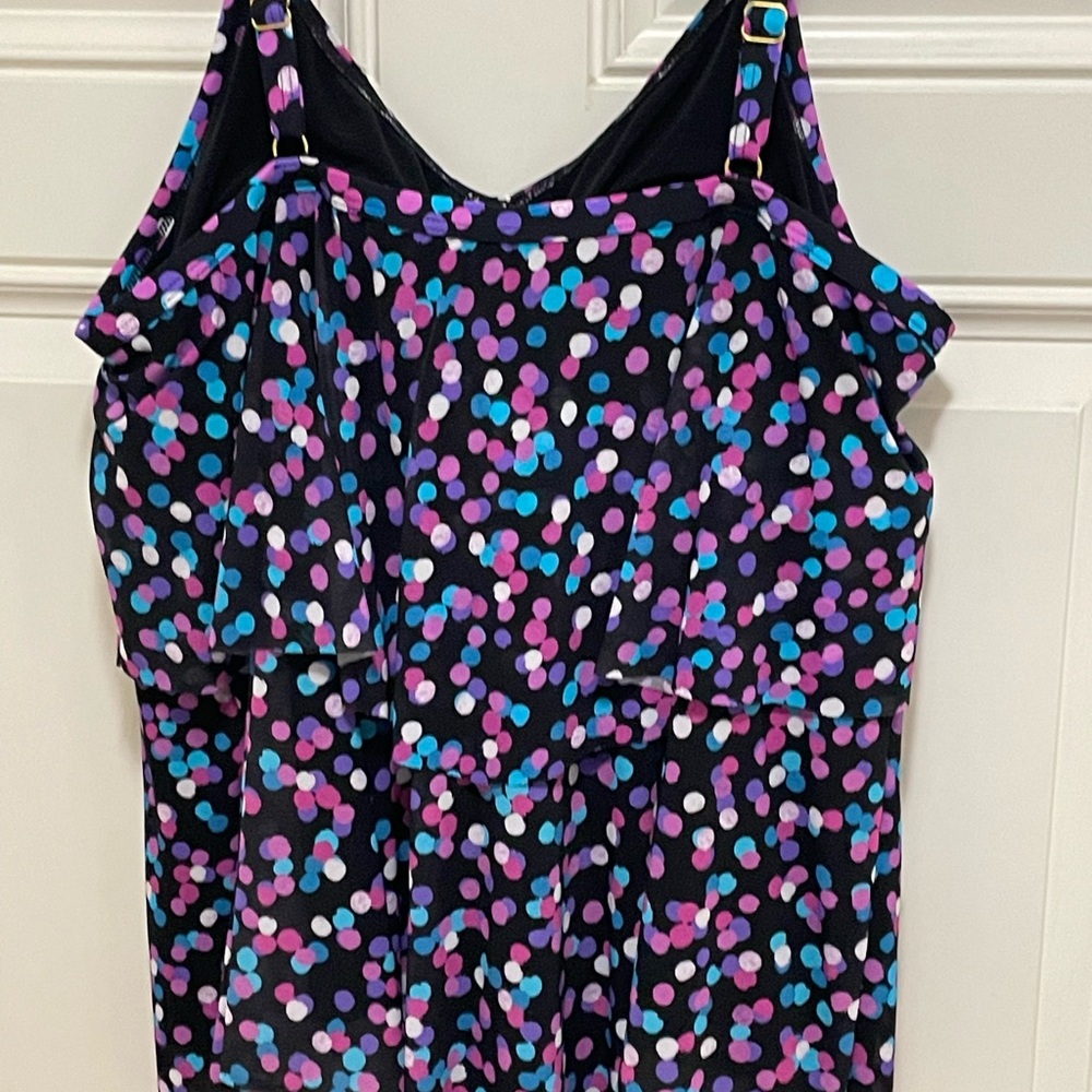 Beautiful New size 18 layered Swim suit Top. In Multicolored pokeadots.